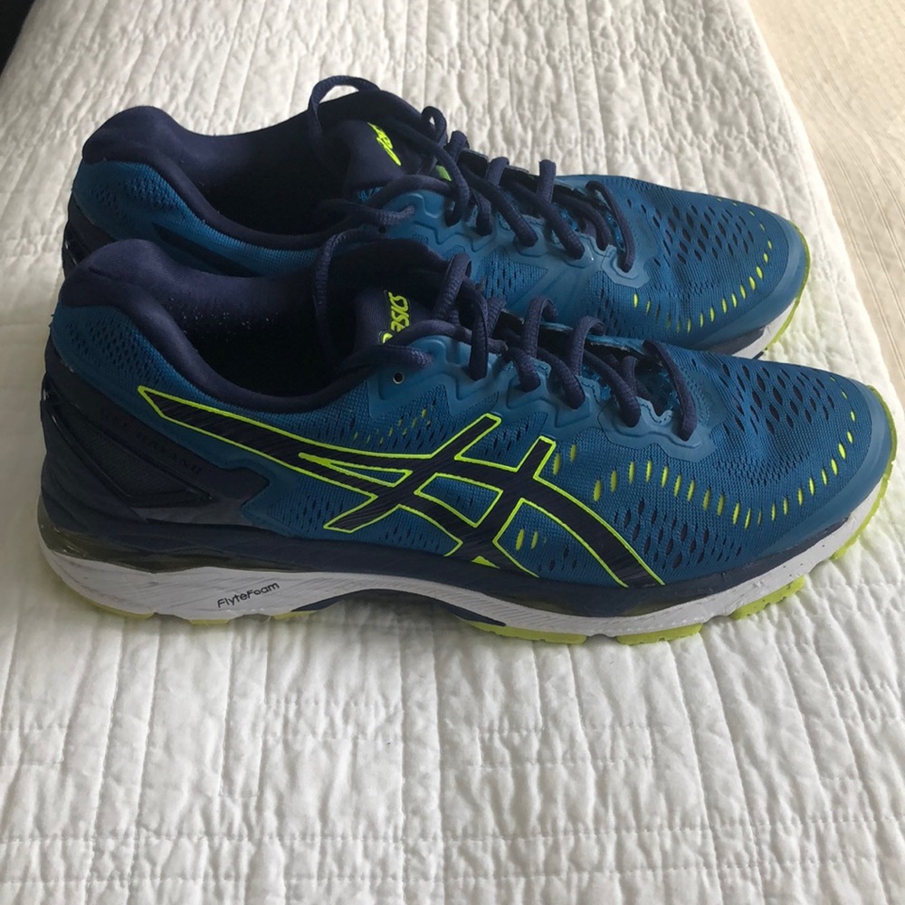 - ASICS gel kayano 23